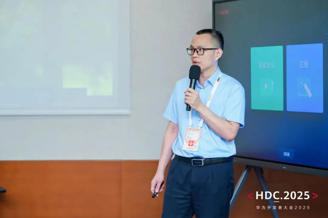 领导演讲.jpg
